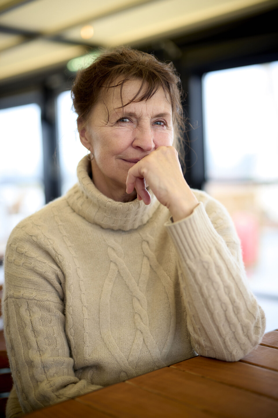 Det er over 50 år siden, Karen-Lise begyndte som skuespiller. Hun el
-
sker stadig sit arbejde.