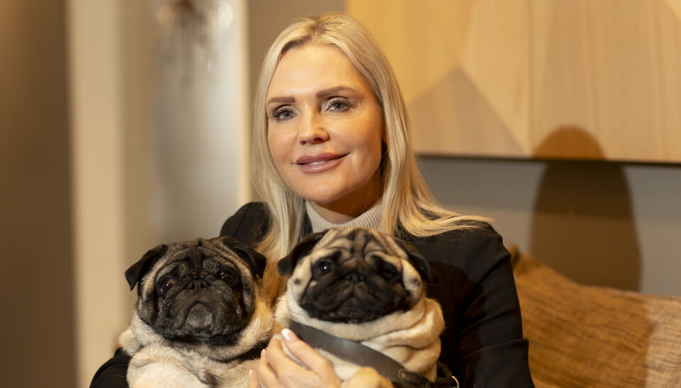 Janni Ree med sine hunde Cobra og Lola