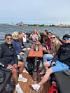 Bådtur med turister i den københavnske havn.