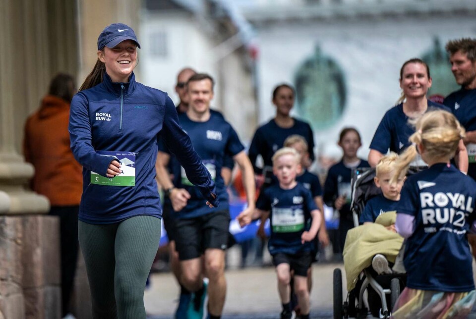 Prinsesse Isabella løber i mål til Royal Run 2025.