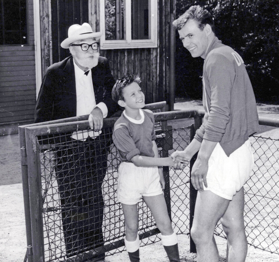 Onkel Anders sammen med Lille Per (Ole Neumann) og fodboldstjernen Harald Nielsen.