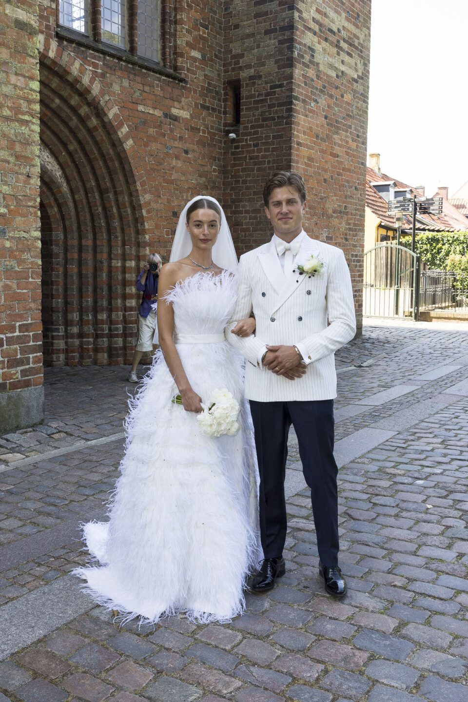 Brudeparret kort efter vielsen i Maribo Domkirke.