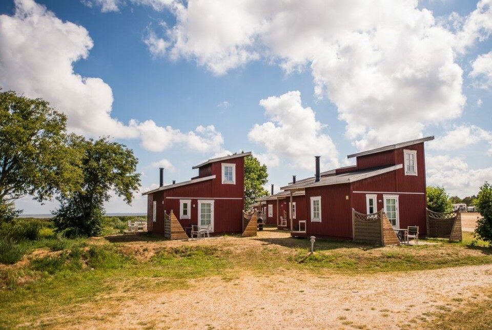 Vadehavshytterne på Kommandørgården på Rømø. De små, røde hytter ligger med kort afstand til Vadehavet.