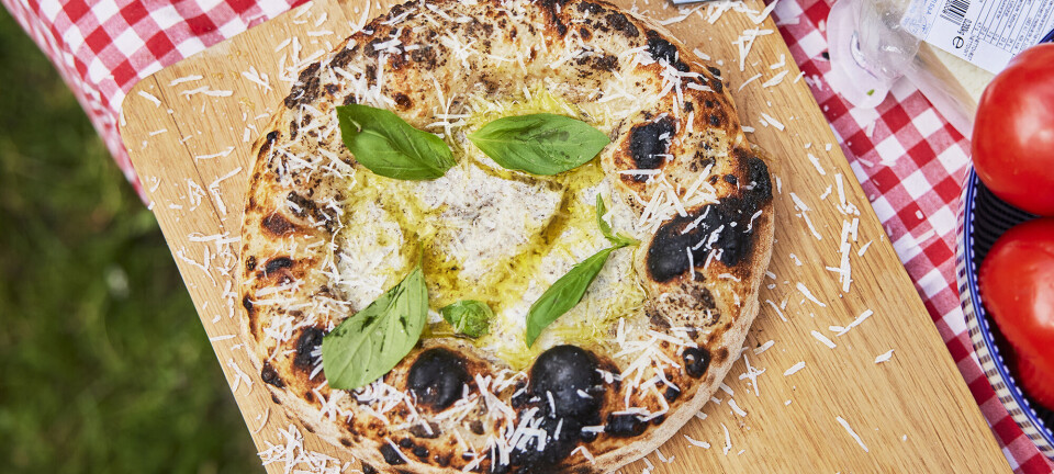 Sådan laver du den lækreste pizzetta med mascarpone, trøffel og revet pecorino