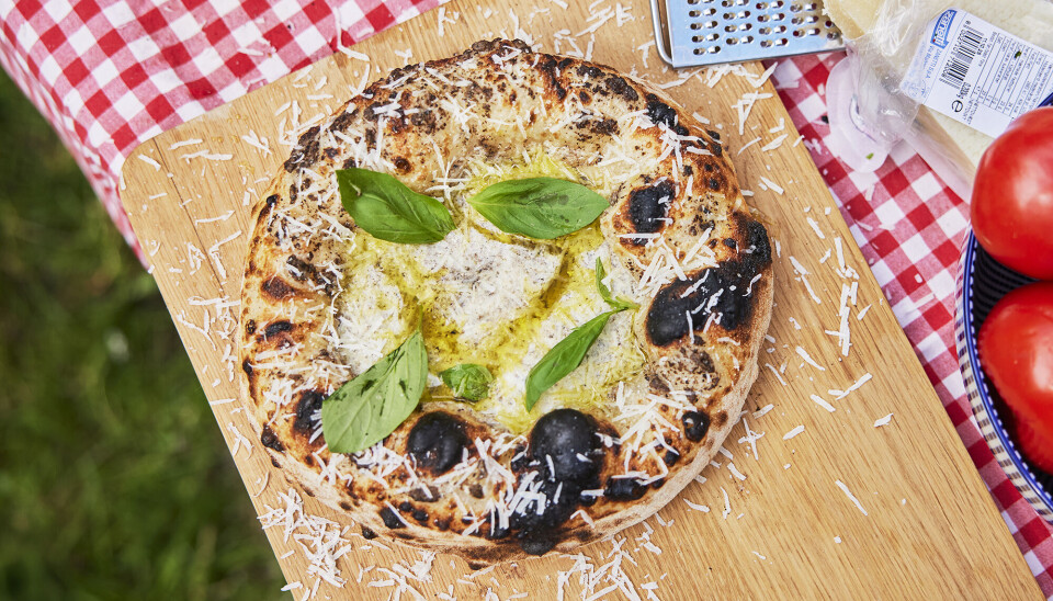 Sådan laver du den lækreste pizzetta med mascarpone, trøffel og revet pecorino