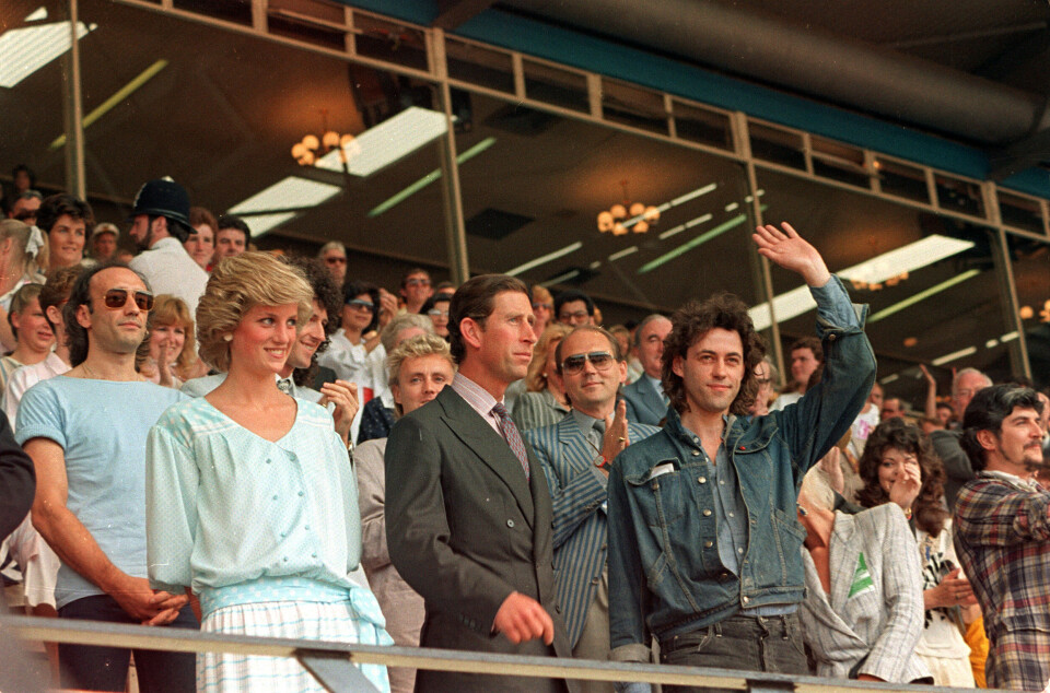 Prinsesse Diana og prins Charles dukkede op til Wembley-koncerten, og Bob Geldof tog plads ved siden af dem.