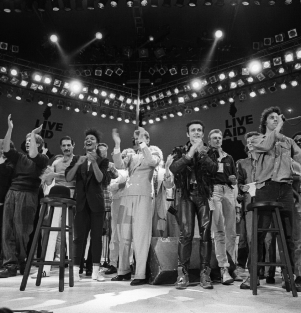 Paul McCartney, Freddie Mercury, David Bowie, Adam Ant, Bob Geldof med flere takker af efter Wembley-koncerten.