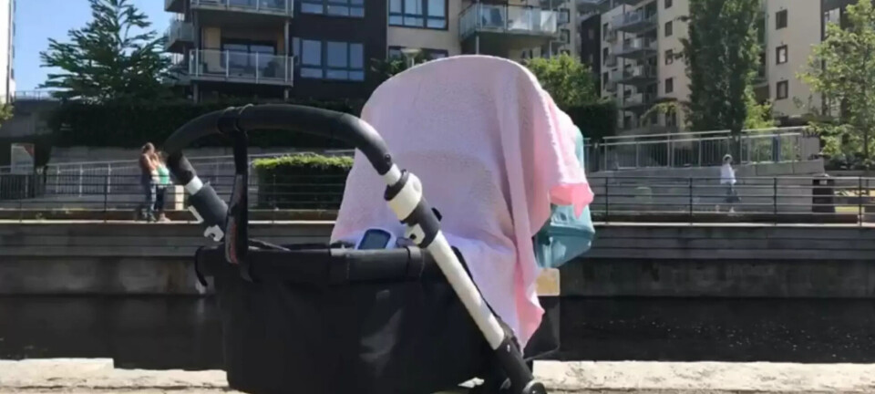 Vi har testet: Så varmt bliver det i en overdækket barnevogn