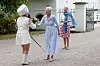 Dronning Margrethe og prinsesse Benedikte modtager Gråsten Ringriderforenings optog i 2019.