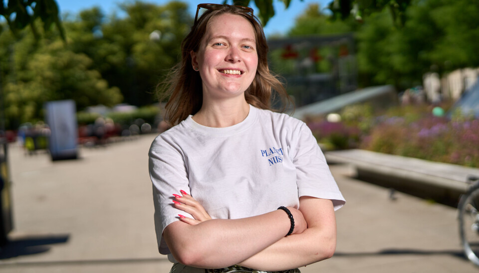 Rachel nyder det gode vejr med vind i håret