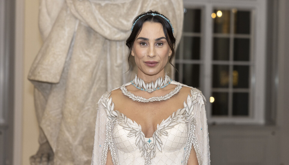 Medina ligner en isdronning til bal på slottet