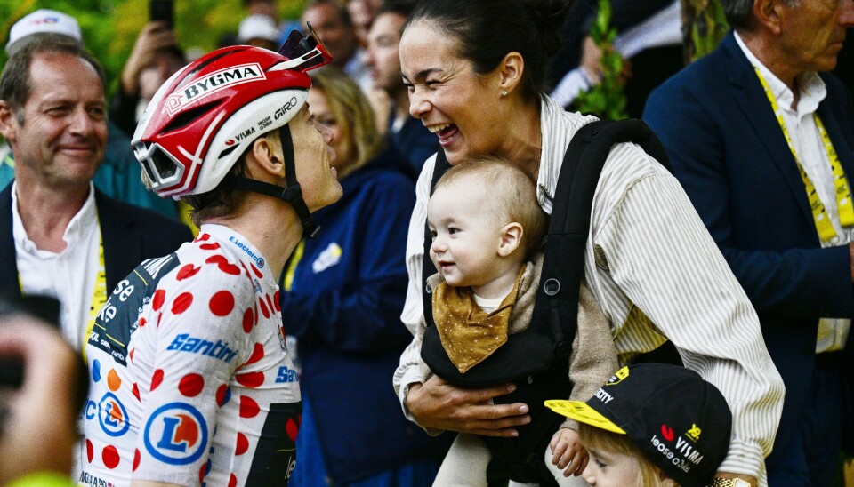 Jonas Vingegaard med hustruen Trine og børnene Frida og Hugo på Champs-Élysées, Paris, Frankrig, søndag den 27. juli 2025.