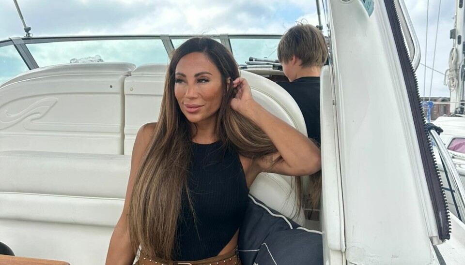 Jackie Navarro på en båd