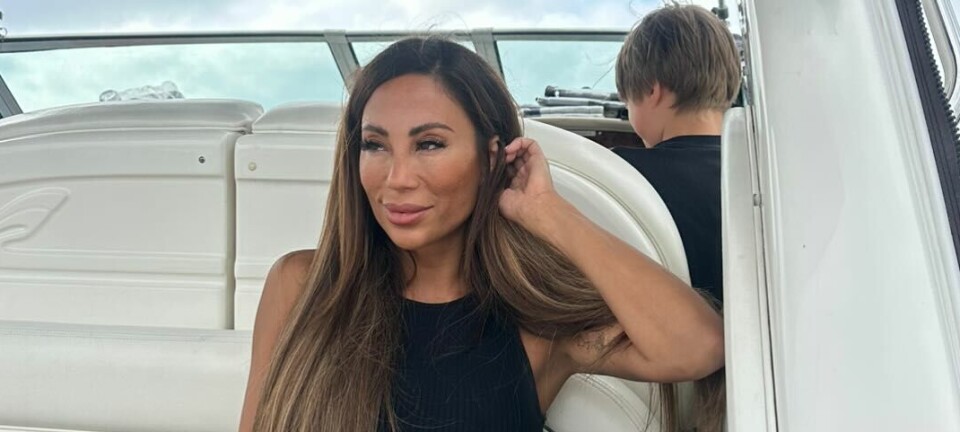 Jackie Navarro på skadestuen: Faldt igennem båden