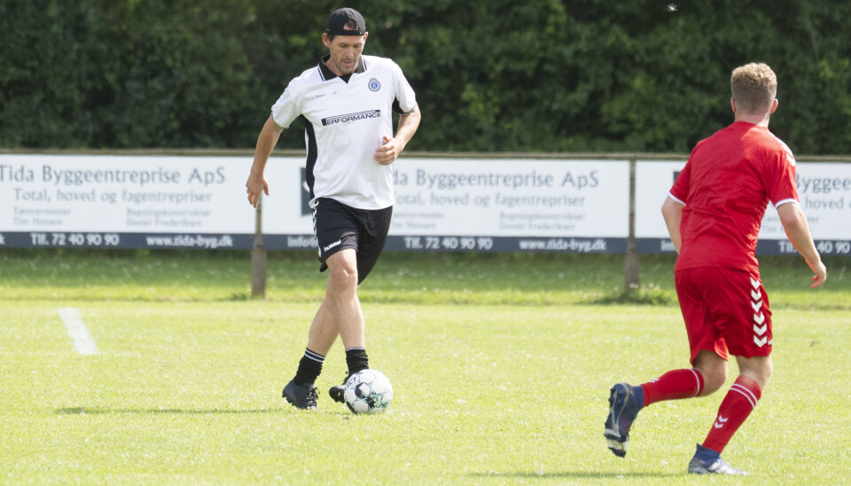 Rasmus Seebach nød at være på grønsværen, selv om temperaturen gjorde det til en hård omgang.