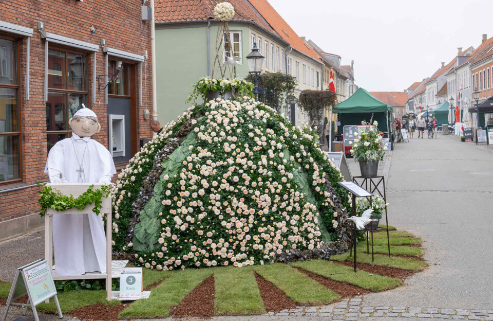 Årets tema var ”Europæiske storbyer”. Paven og kuplen på Peterskirken udgjorde inspirationen til Rom.