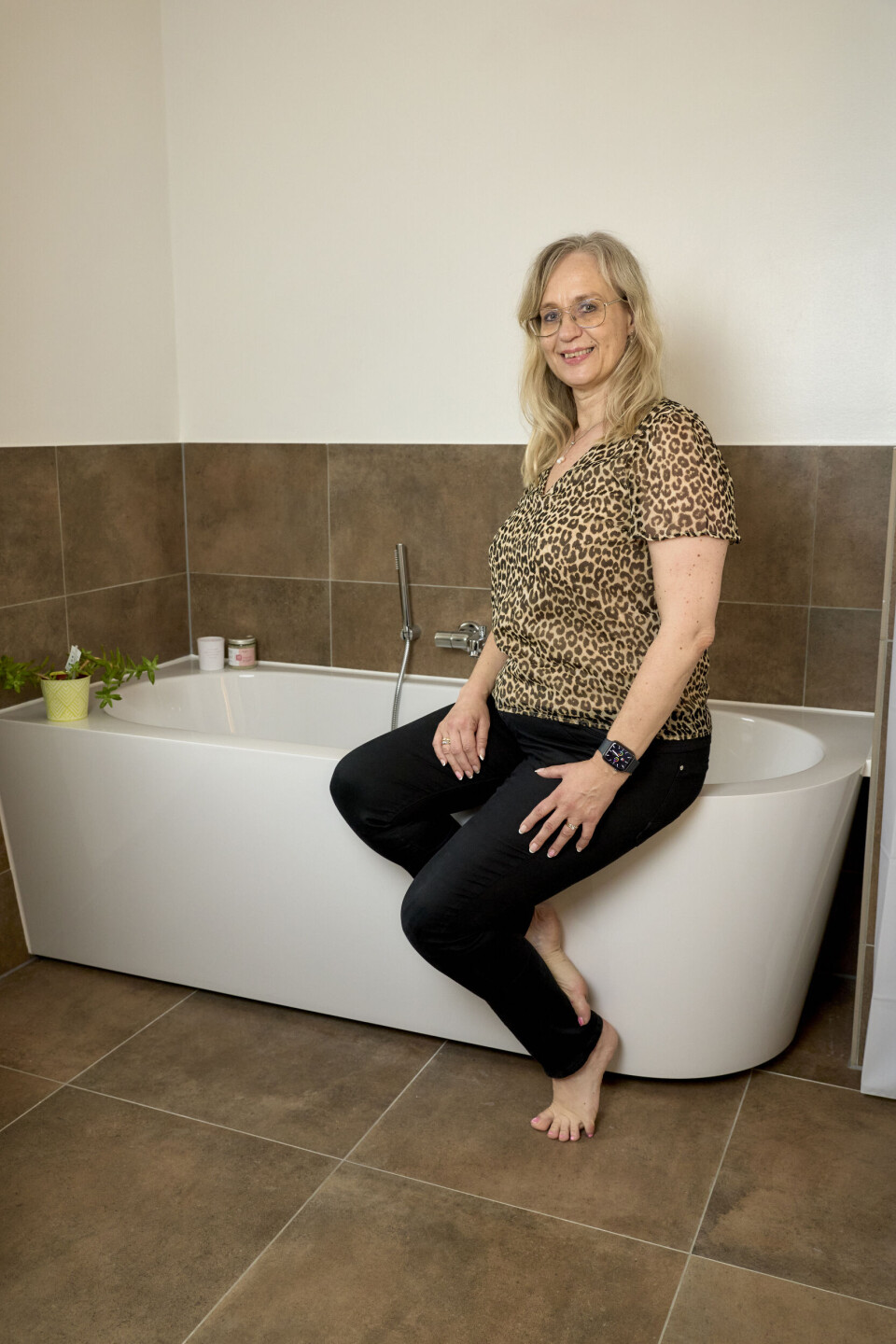 – Det var mig, som gerne ville have et badekar. Nu har vi endeligt pladsen til det, så nu skal jeg ligge her og nyde det.