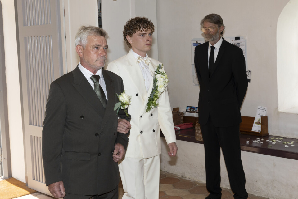 Martin Parnov Reichhardt og Benjamin Tubæk gifter sig i Skrøbelev Kirke på Langeland lørdag den 9. august 2025.
