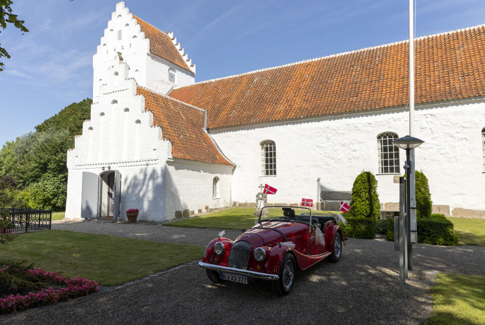 Martin Parnov Reichhardt og Benjamin Tubæk gifter sig i Skrøbelev Kirke på Langeland lørdag den 9. august 2025.