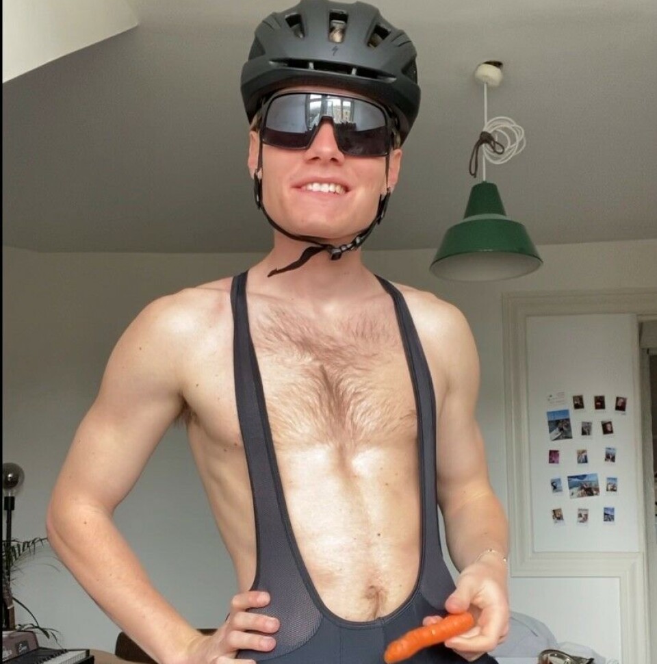 Albert Klüver Rongsted med cykelhjelm og cykelshorts