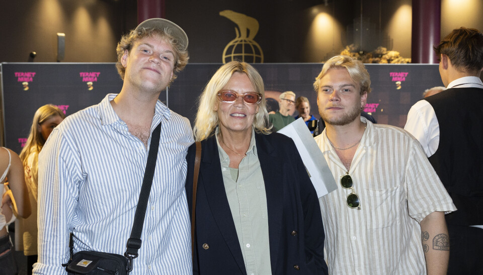 Hjalmer Larsen med mor Liselotte og lillebror Lui til premiere på Ternet Ninja 3 i Imperial