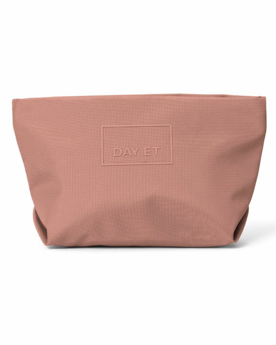 Pouch, Day et, 250 kr.