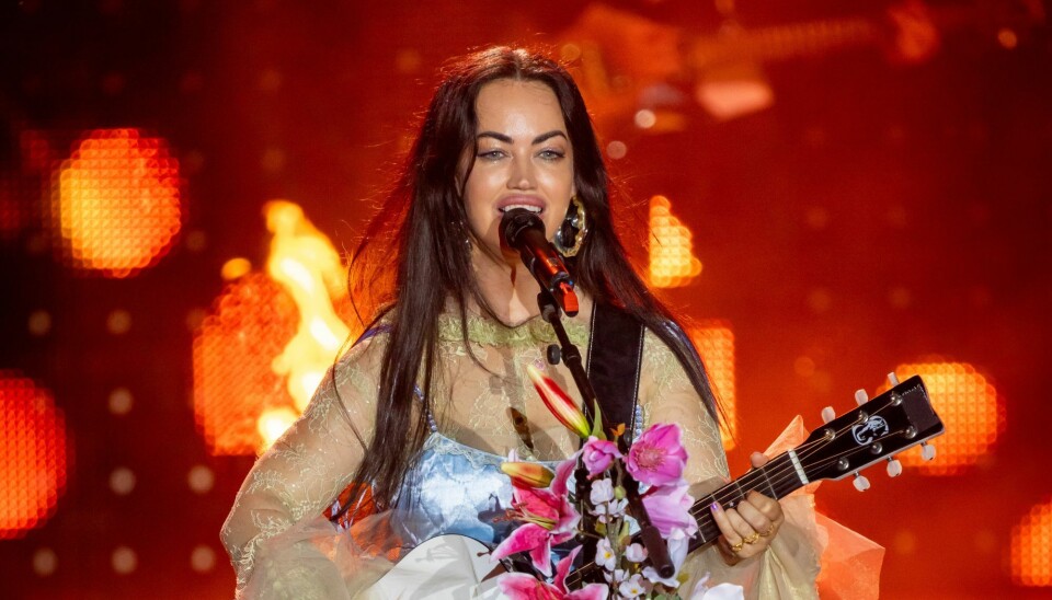 Aura Dione