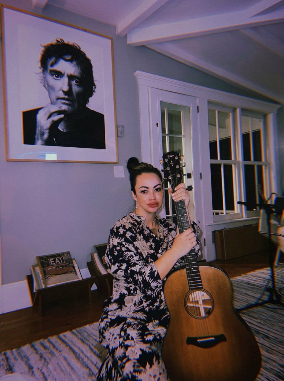 Det her insta-billede er smukt for mig, fordi … det viser, da jeg var højgravid og rejste til Marthas Vineyard i Boston, hvor jeg nåede at udleve en drøm, nemlig at spille med Dolly Partons band og bo hos Carly Simon. Det var den sidste rejse, inden jeg blev mor, og den føles stadig som et eventyr.