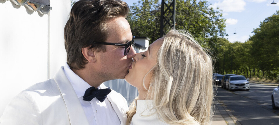 Janni Spies og Christian Kjærs søn gift ved romantisk havebryllup