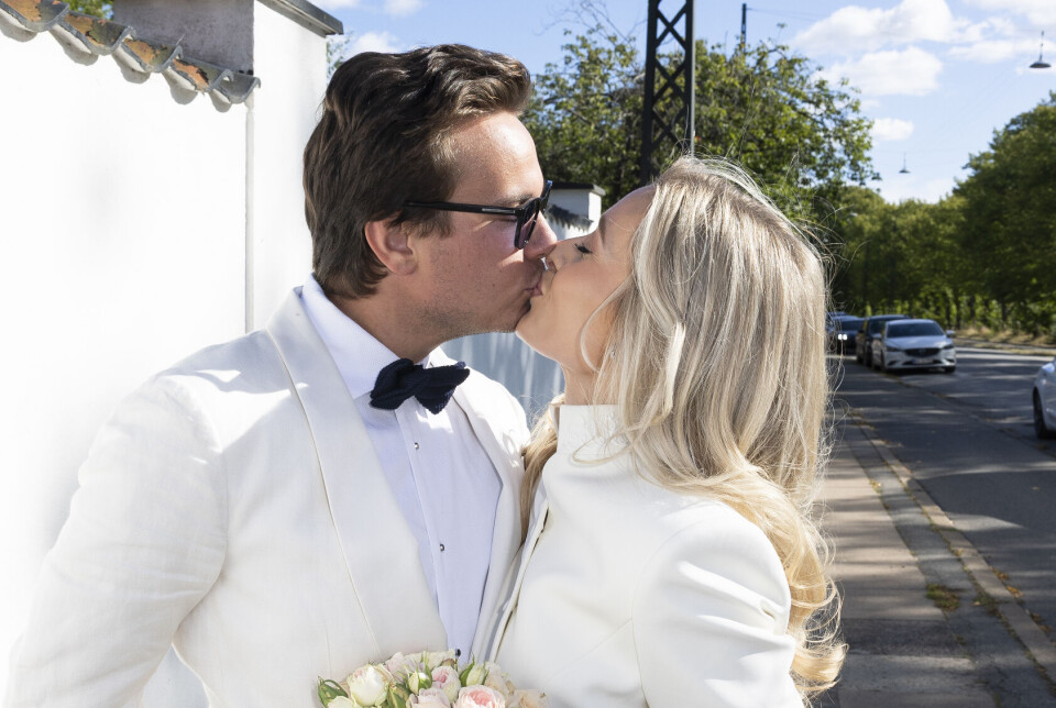 Christopher Kjær og Isabella Flindt Jeppesen på deres bryllupsdag.