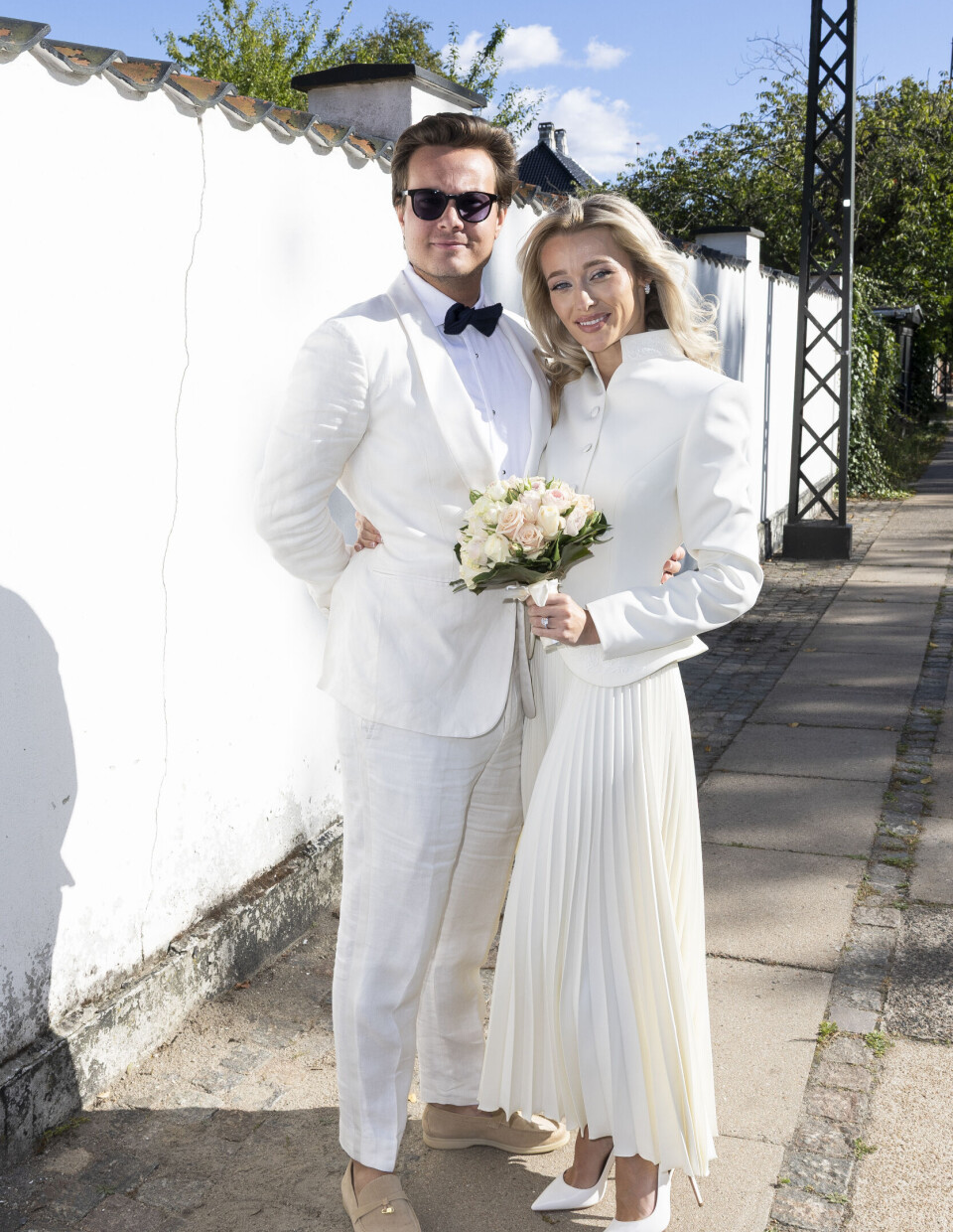 Christopher Kjær og Isabella Flindt Jeppesen på deres bryllupsdag.