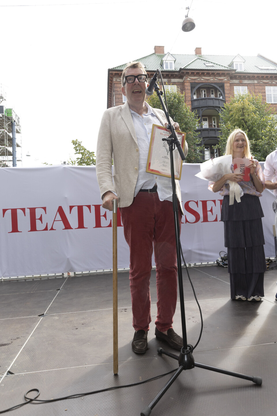 Teater flisen prisen hvor en flise laegges paa Frederiksberg alle gik til soeren oestergaard