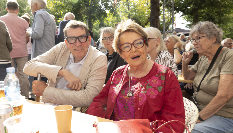 Teater flisen prisen hvor en flise laegges paa Frederiksberg alle gik til soeren oestergaard
