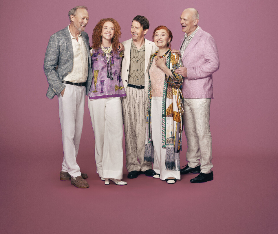 Bodil Jørgensen, Niels Olsen og Mads Knarreborg Lars Mikkelsen og Johanne Louise Schmidt er holdet i Cirkusrevyen 2026.