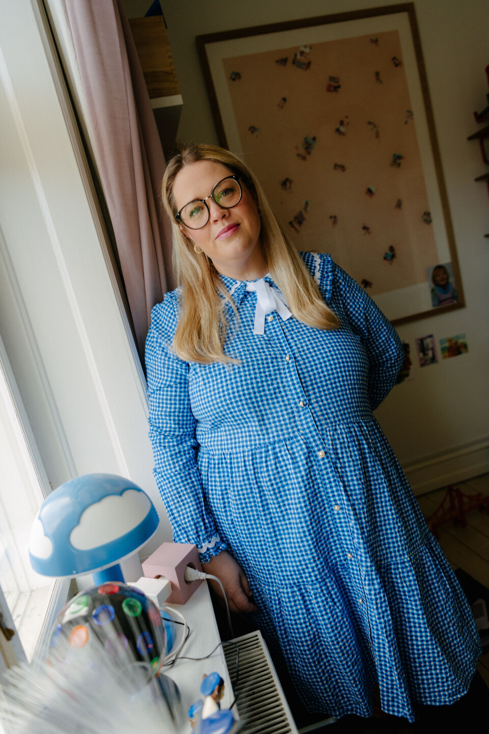 Sandie er ikke bange for at tale hverken om sin angst eller sin sorg over at have mistet et barn, for det er følelser, der går side om side med forventningerne til denne graviditet. Men det kan være svært at krybe helt ind i angsten – og blive der – når man har en to-årig i lejligheden, der kræver sin mors opmærksomhed. Og det er kun godt.