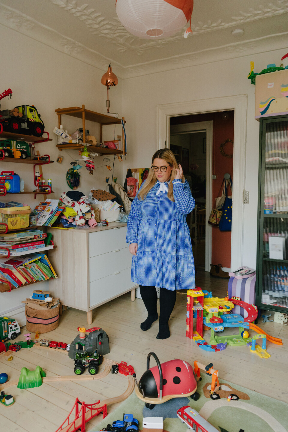 Det er ok ikke at være lykkelig hele tiden, også når man er gravid, mener Sandie, der taler for at rumme sorgen, italesætte den og dele den med andre, sådan som hun selv har gjort og insisterer på at blive ved med at gøre.