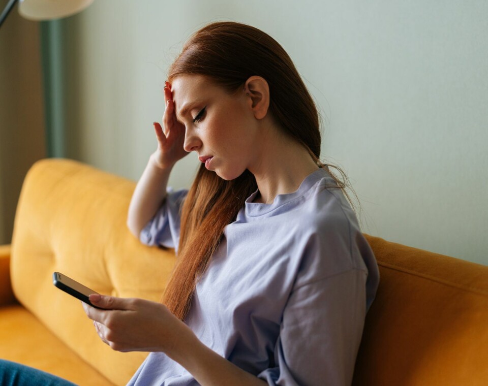 Jeg har snaget i min kærestes telefon - og nu står jeg i et dilemma