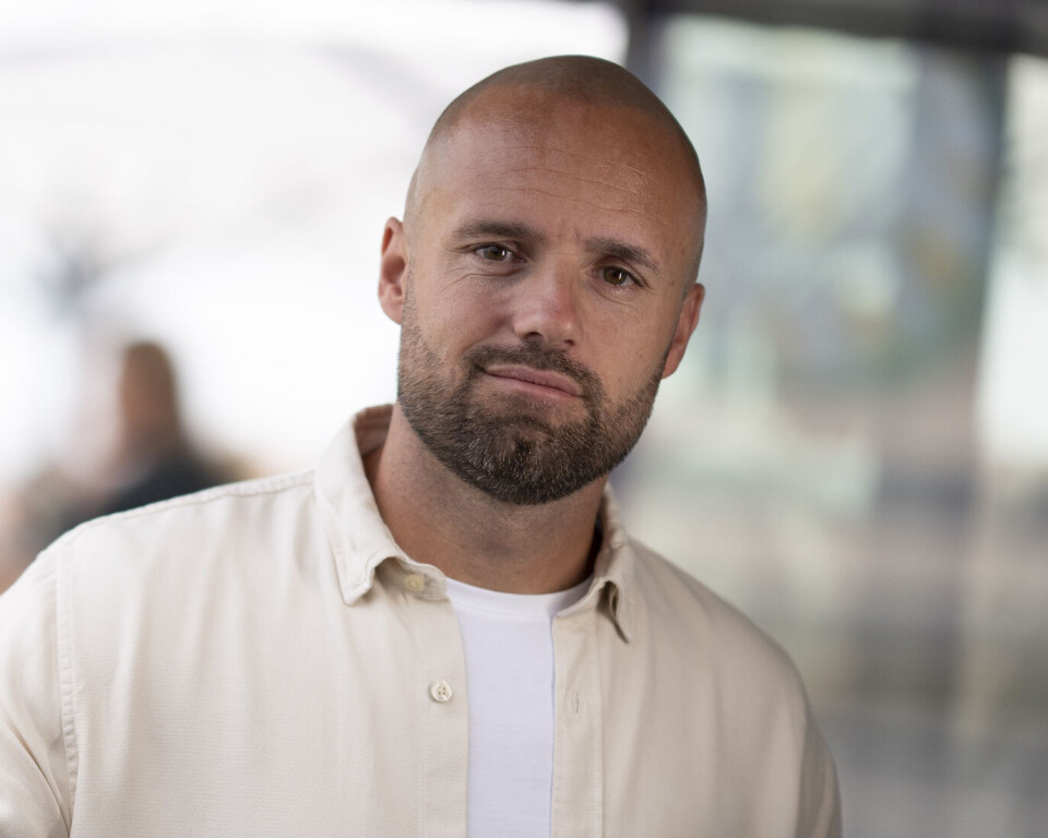 'Robinson'-Dennis blev alene som 16-årig: Nu kæmper han for andre unge