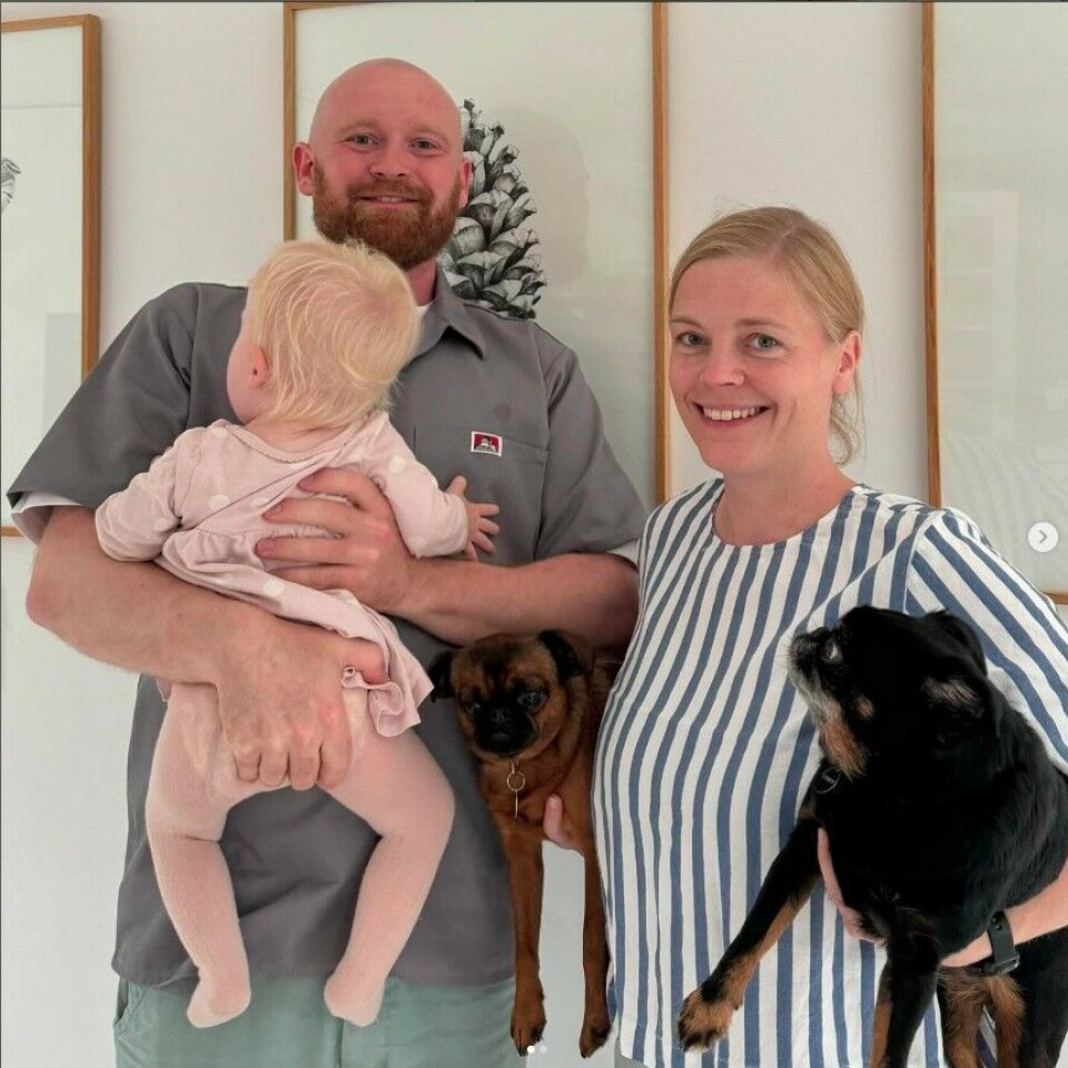Mark Le Fevre med sin datter og kæresten, Sidsel, og deres to hunde.