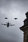 Billede 9 - Flyvevåbnet markerede dagen ved at lade to F-35-kampfly og et Herkules flyve over en lang række kaserner, flåde- og flyvestationer samt paraden på Christiansborg Slotsplads.