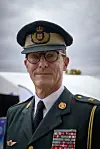 Billede 11 - Prins Joachim iklædt uniform. Han kigger ind i kameraet, og det er et nærportræt af prinsen.