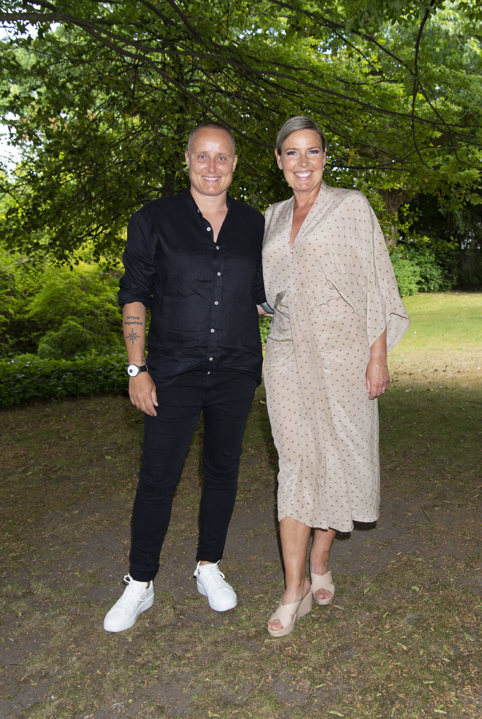Her ses parret sammen til sommerfest.