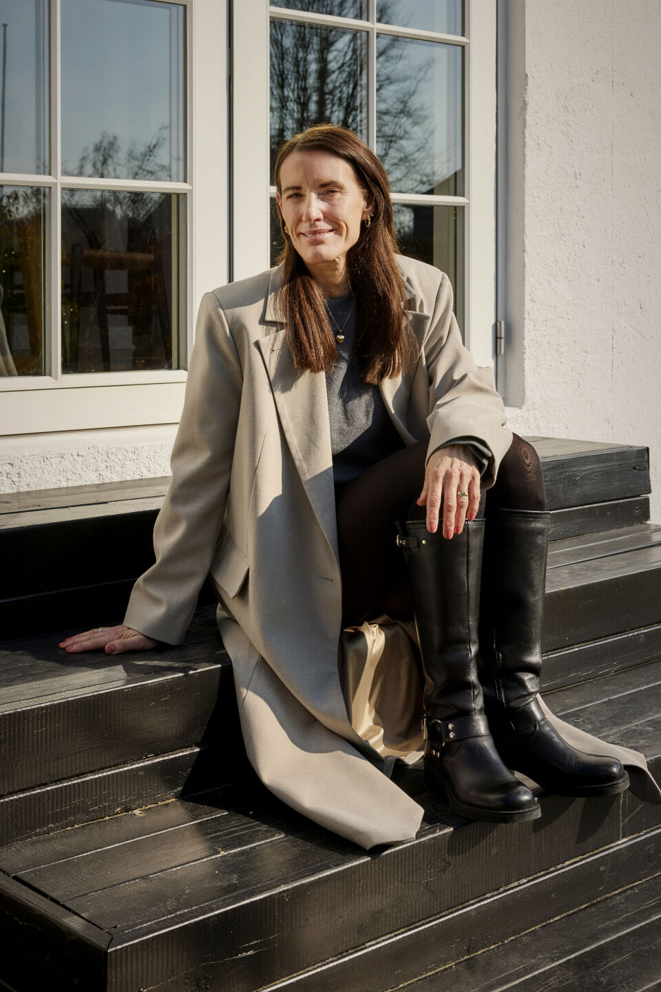 Opgradér det klassiske look med rå elementer som grove støvler og oversized snit.