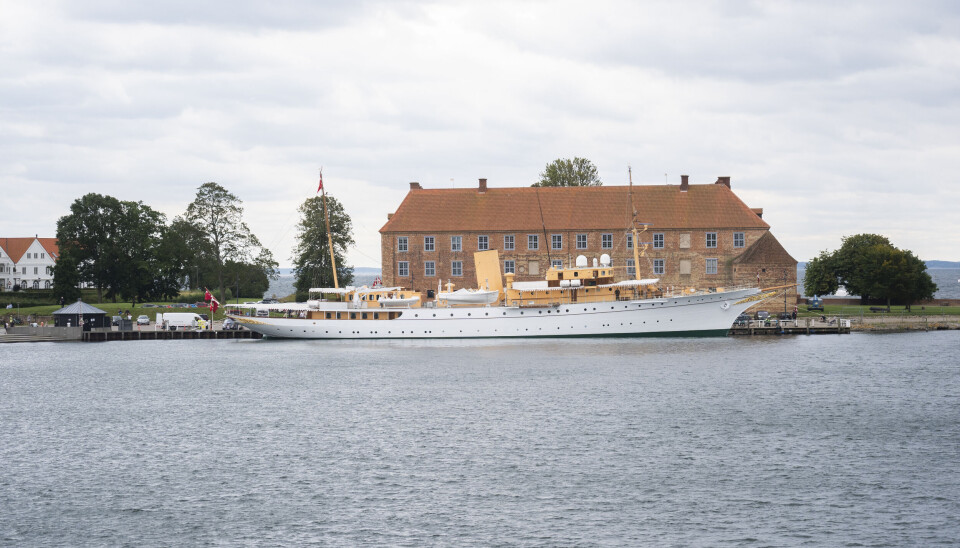 Dannebrog lå ved slotskajen
i Sønderborg.
