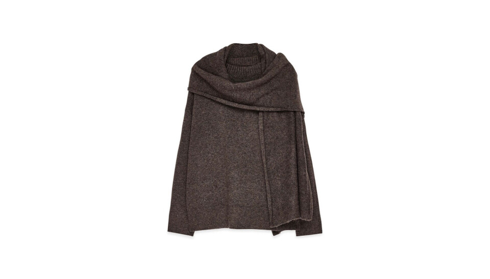 Striktrøje med tørklædetalje fra Na-kd, 399 kr.