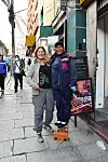 I La Paz i Bolivia mødte Mette en skopudser, som tog hende med rundt i byen. La Paz er verdens højest beliggende storby, i 3.600 meters højde, og man kommer rundt via svævebaner.
