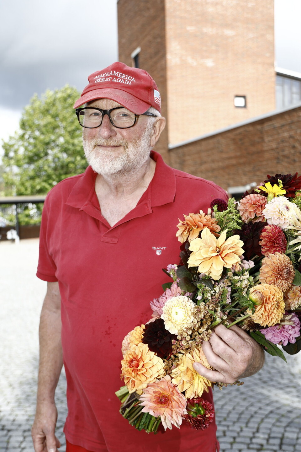 Peter Aalbæk Jensen med økologiske blomster.