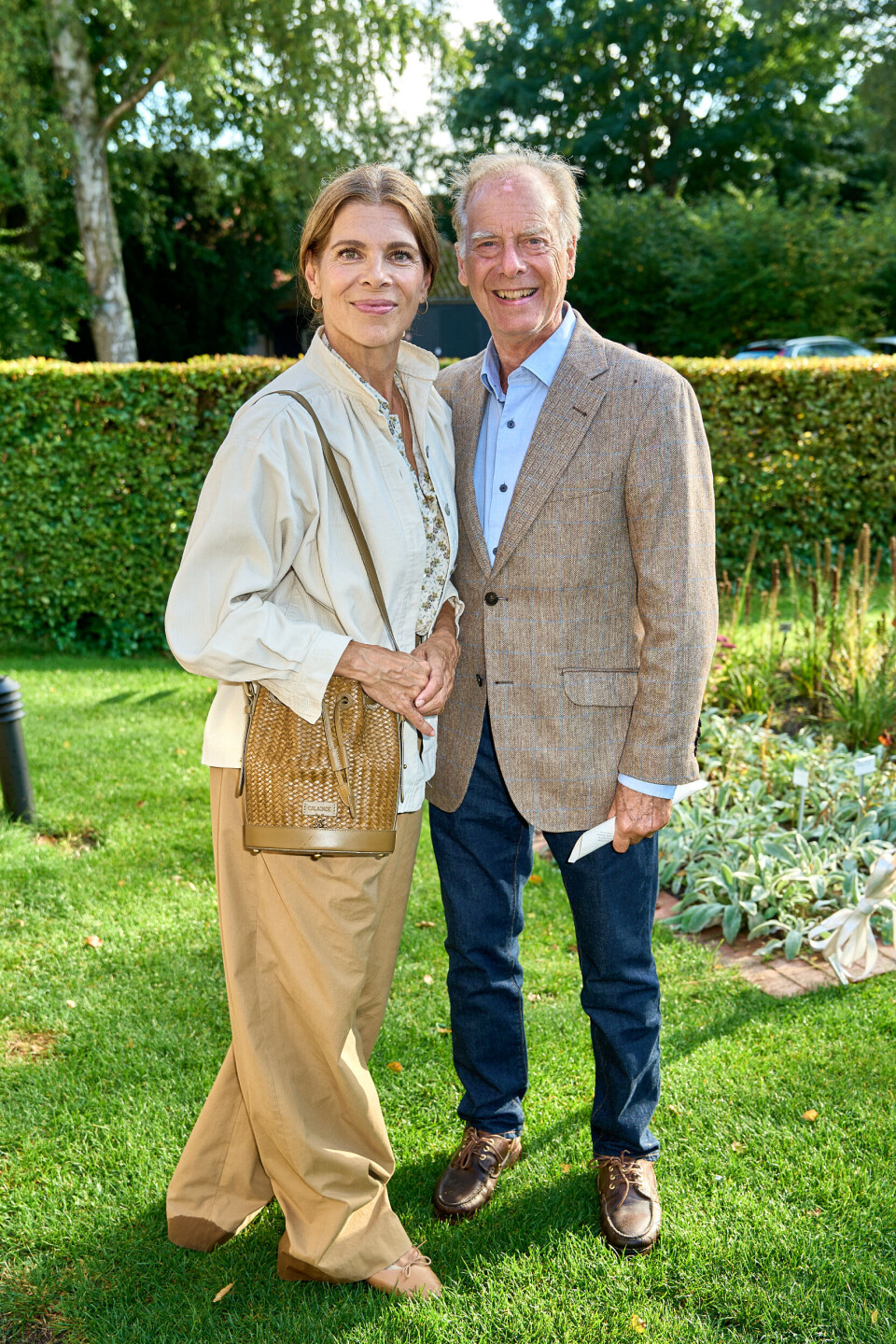 Ved receptionen i haven fandt Ellen Hillingsø, 58, sammen med sin gode kollega, Joen Bille, 81. Tidligere i år spillede hun Karen Blixen i en særlig forestilling, som blev opført i den afdøde forfatters soveværelse.