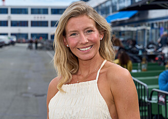 Carla Mickelborg viser kæresten frem