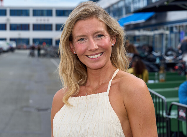 Carla Mickelborg viser kæresten frem